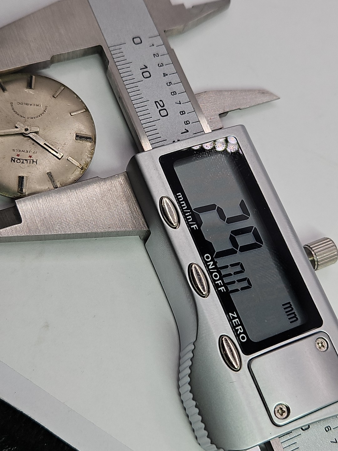 Hilton 17J Watch Movement For Repair Ticks (L3)