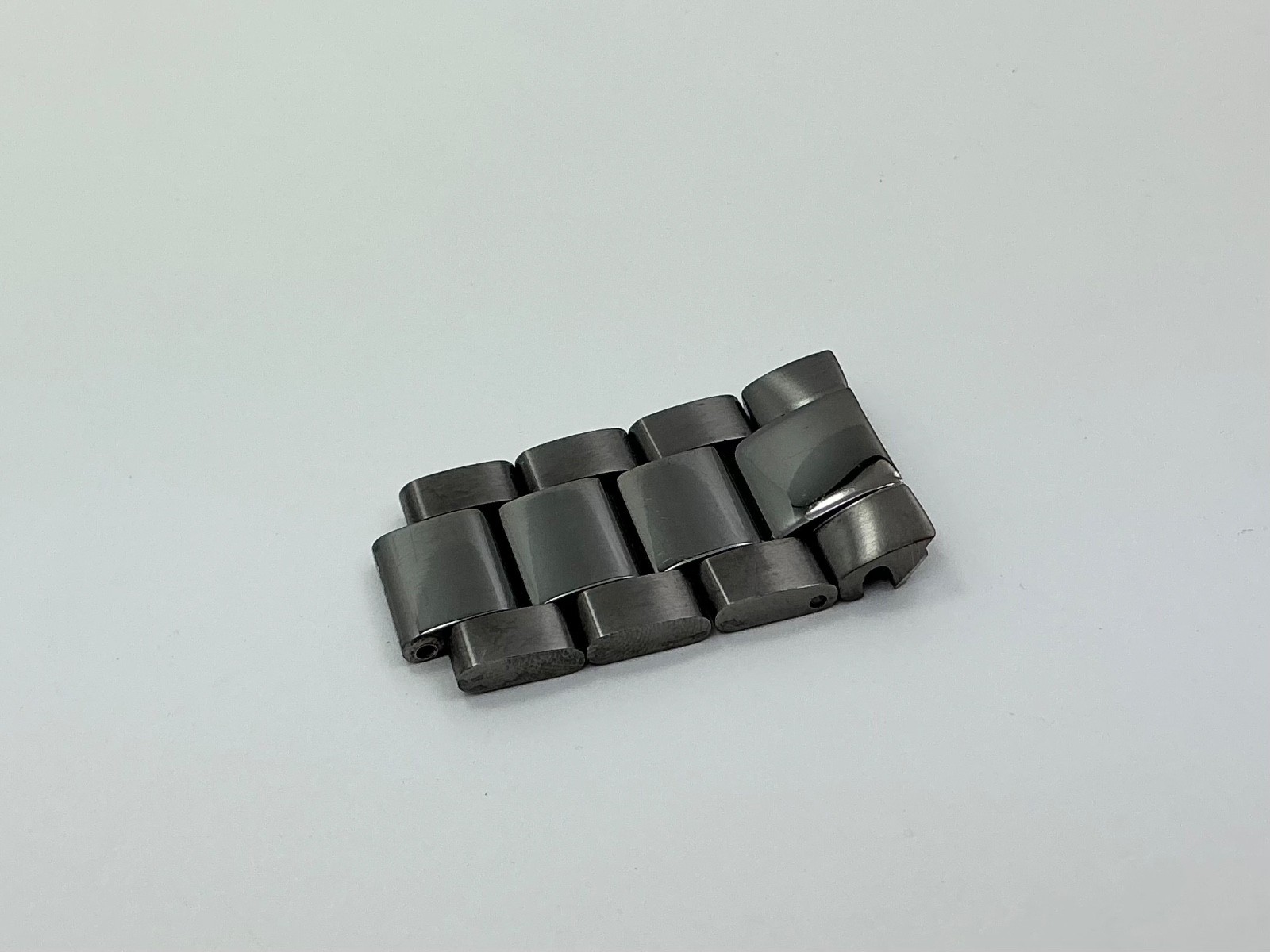 Bulova Model 98B337 Caseback C9692080 Gunmetal CONTINUOUS Partial Band