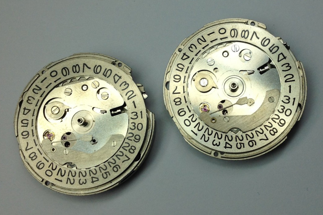 2 x Seiko 7009A Automatic Watch Movements for Restoration , Spare or Repair