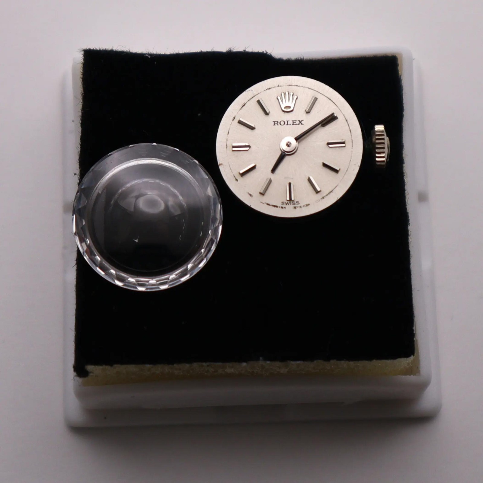 Rolex 17 Jewels Silver Dial Crystal Movement 1400