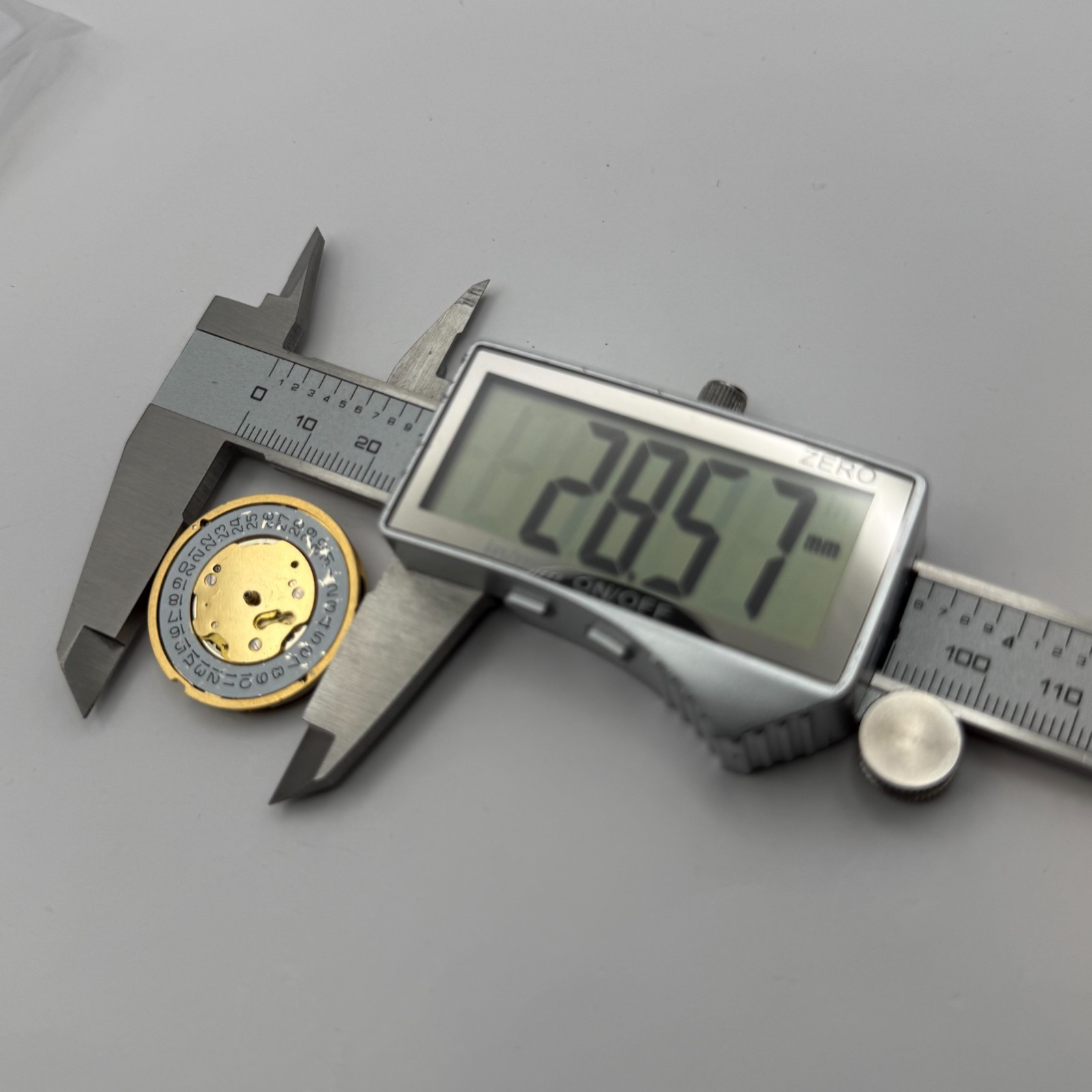 Ronda 5040.D Watch Movement Quartz Swiss R9 13 Jewels Parts Repair Spares 28.5mm