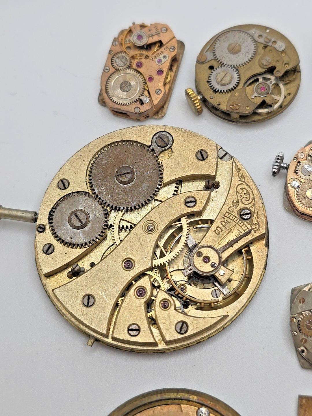 Lot Of 24 Swiss Made Mechanical Movements Complete With Zenith, Revue Dials Etc.