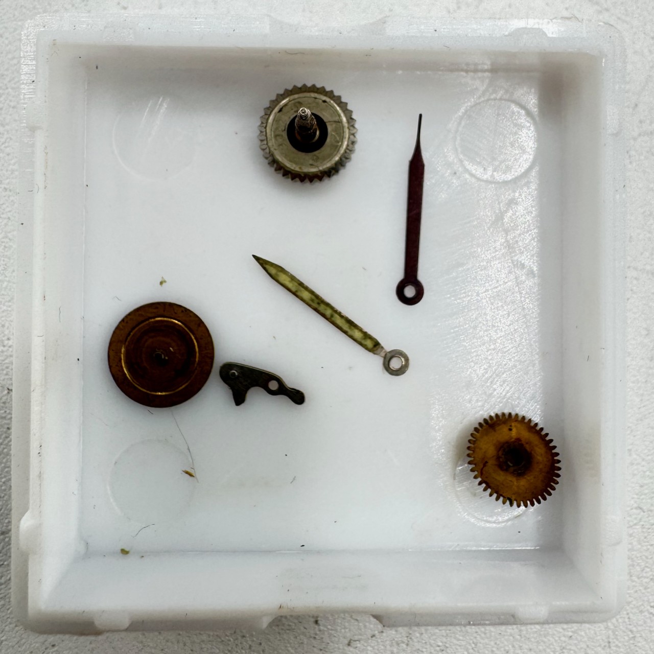 Vintage 28mm Girard Perregaux 17 jewels Wristwatch Movement Universal Geneve 281