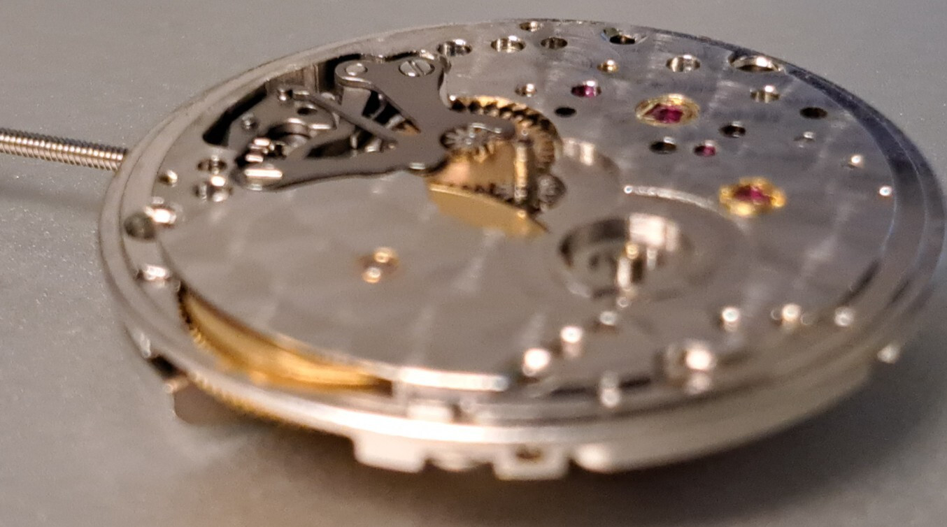 Genuine Original Rolex 1520 movement pre-owned. runs. for repair or for parts