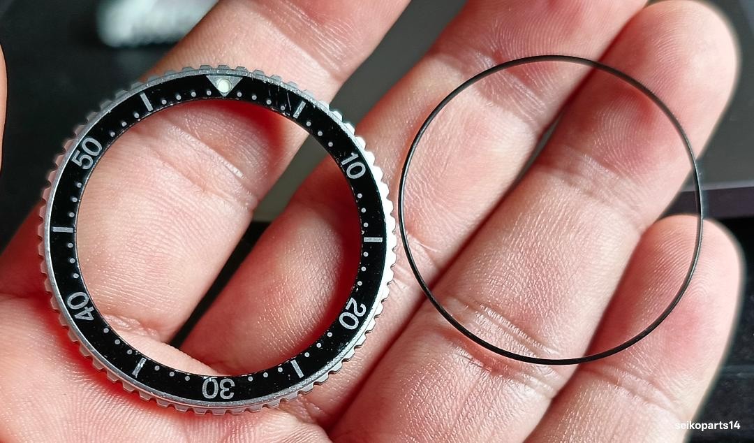 GENUINE SEIKO BLACK ROTATING BEZEL RING INSERT SEIKO 7A28-7040 7A28-7049