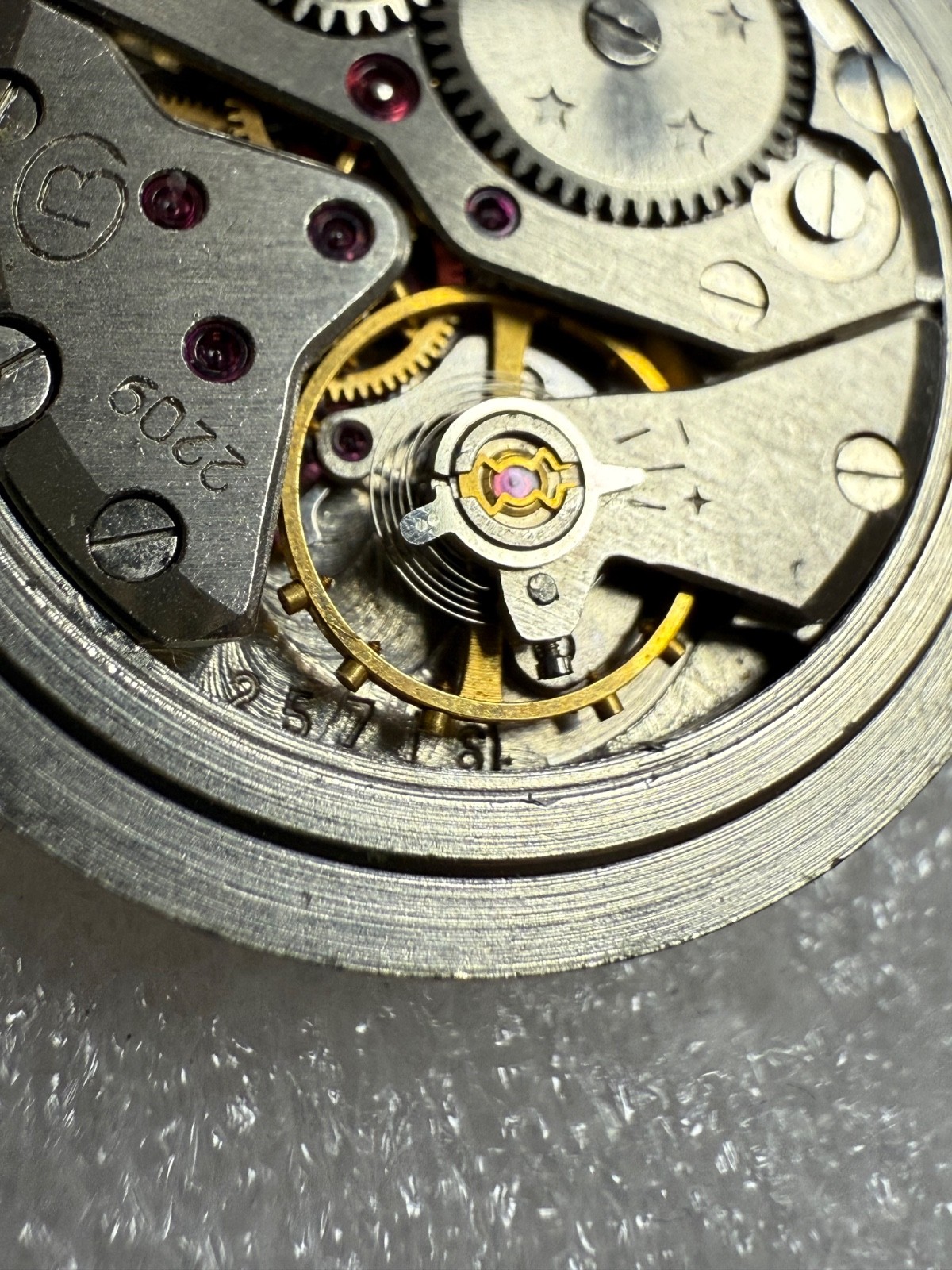 VINTAGE Vostok Wostok Cal. 2209 USSR SOVIET watch Movement. FOR PARTS