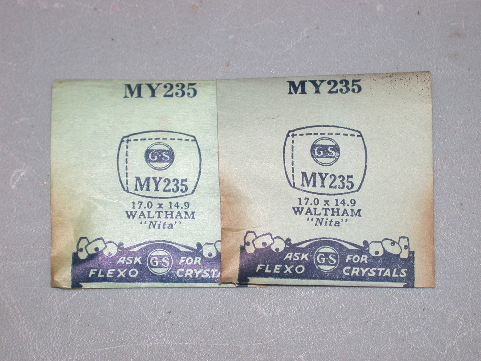 160 N.O.S. G-S & S.U.C. fancy ladies’ & men’s plastic wristwatch crystals – 60Z