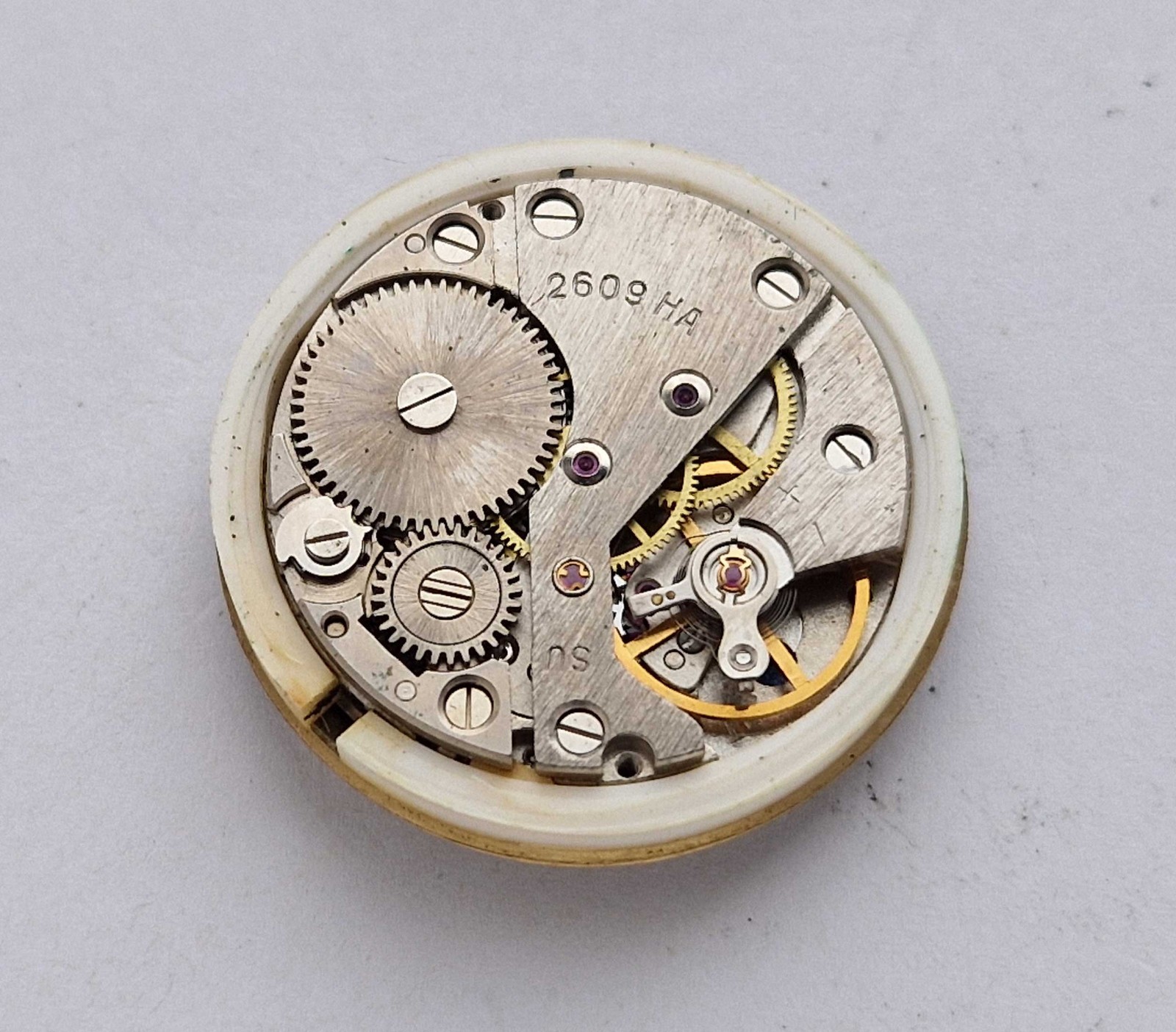 RAKETA Wrist Watch Movement. 19 Jewels. Cal 2609.NP PARTS REPAIR