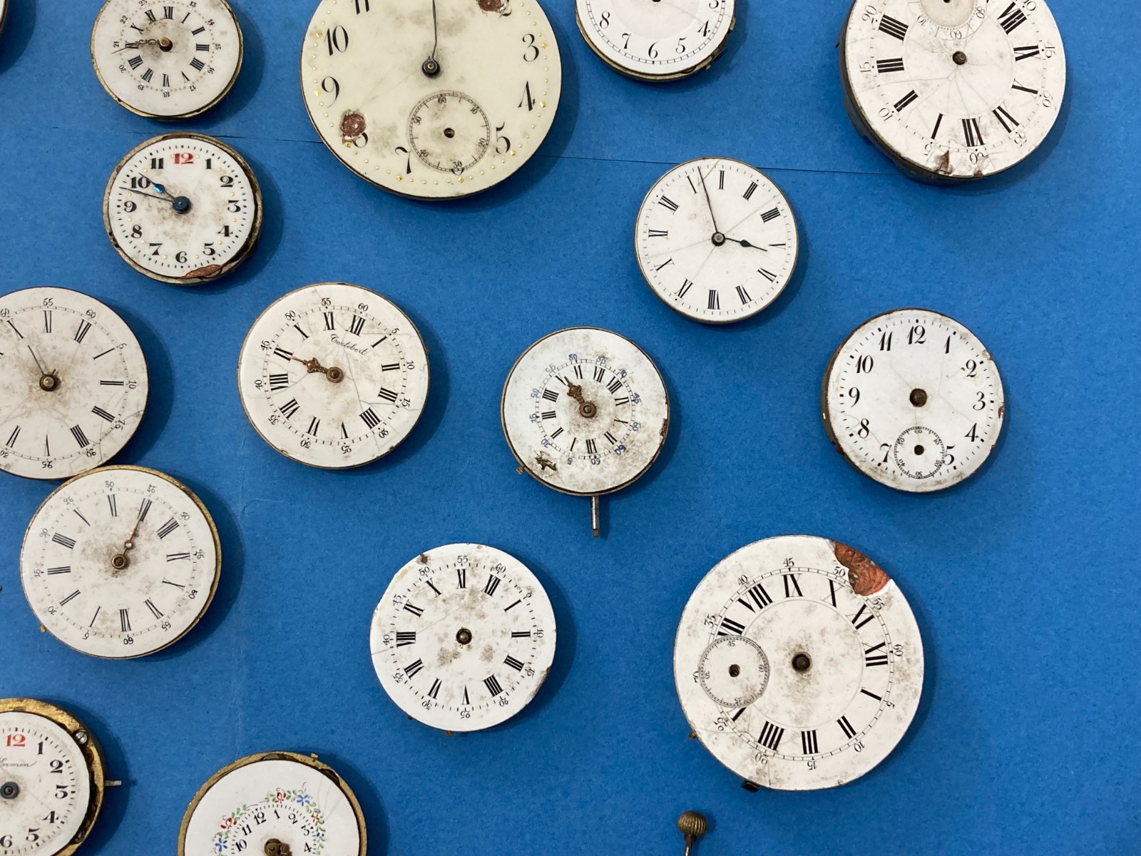 LOT OF NO.44 OLD VARIOUS POCKET WATCHES FOR POCKET WATCH TO RESTORE PARTS.