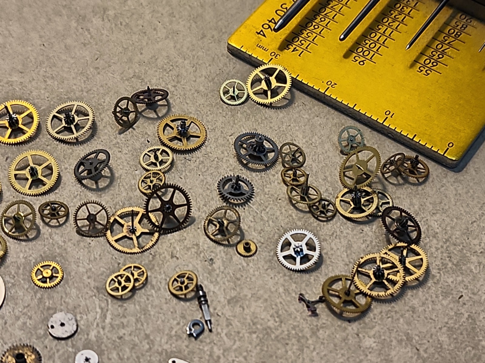Lot Of Mixed Pocket Watch/Wristwatch Loose Parts-Train Wheels, Hr Wheels, 120+