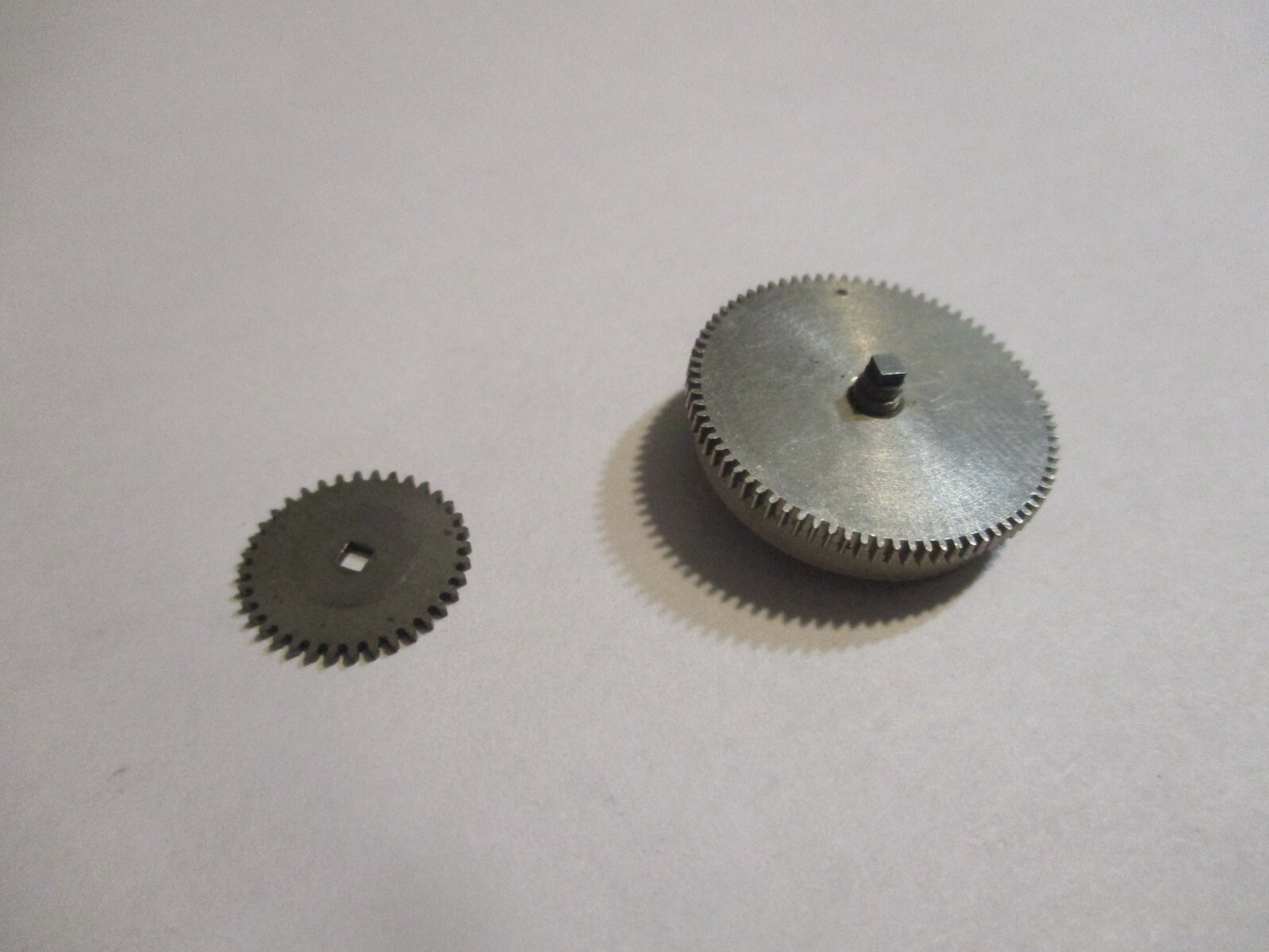 ILLNOIS 18 SIZE POCKETWATCH BARREL ARBOR AND RATCHET WHEEL ONE SET —A-7