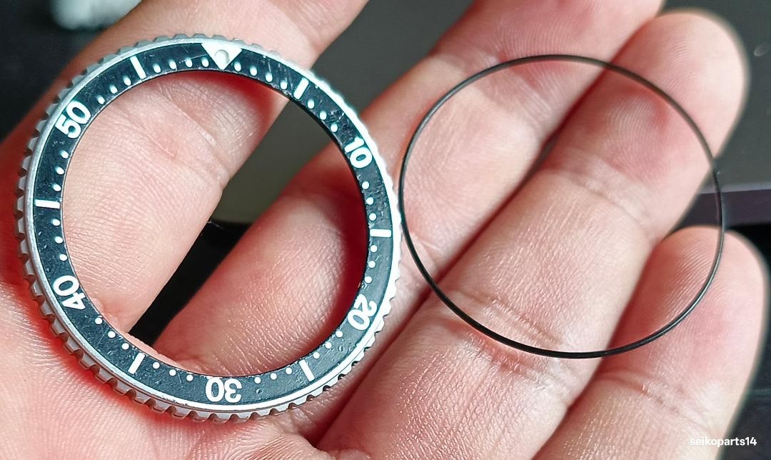 GENUINE SEIKO BLACK ROTATING BEZEL RING INSERT SEIKO 7A28-7040 7A28-7049