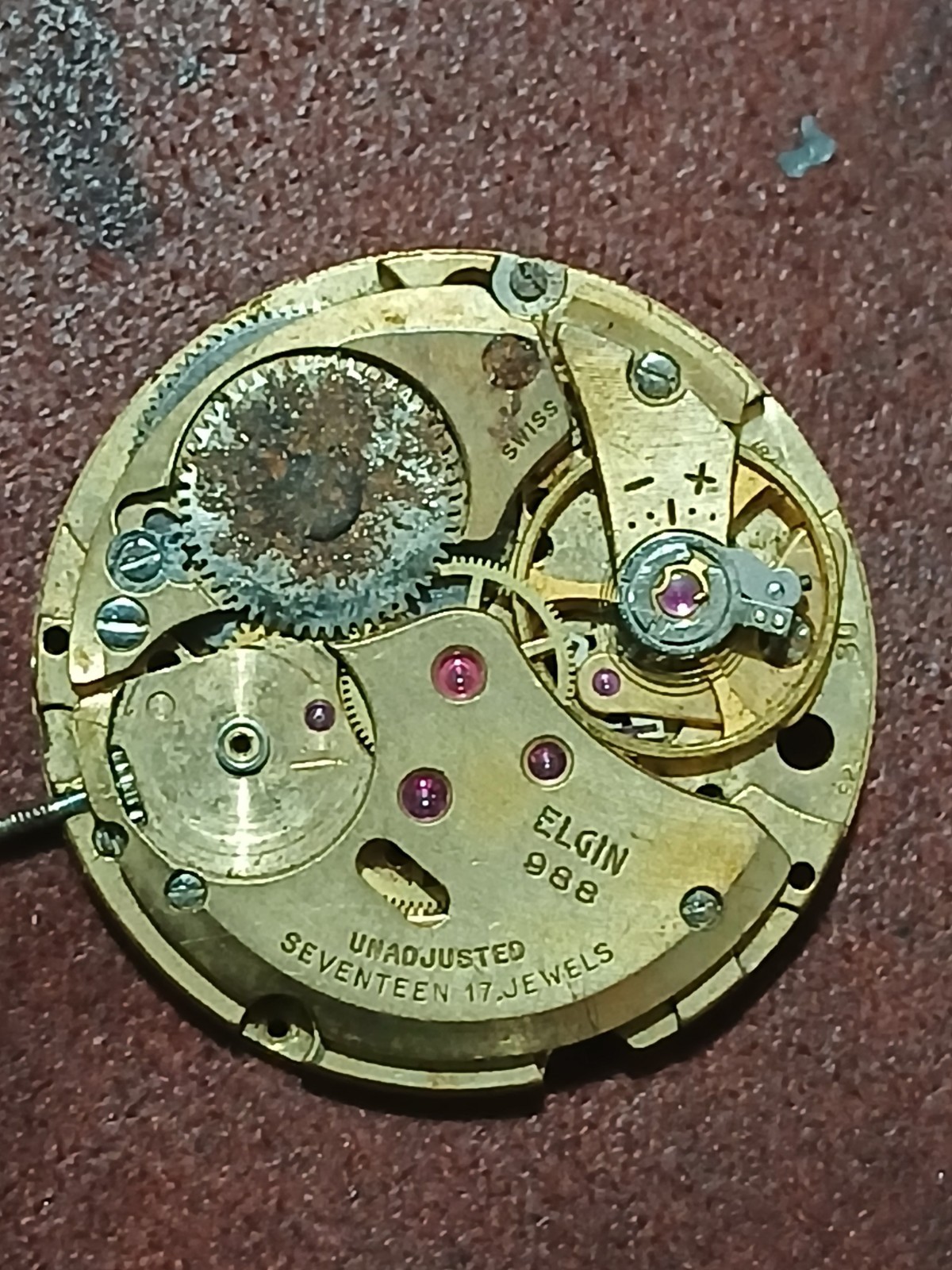 vintage Elgin 988 mechanical watch movement featuring 17 jewels