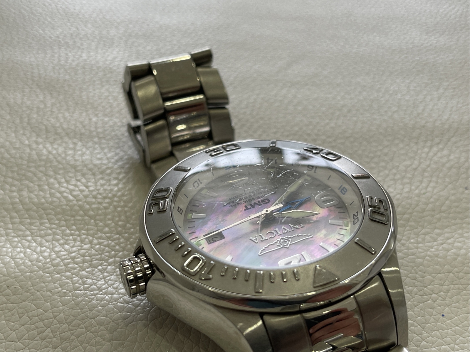Vintage Invicta 6888 MOP GMT Mother of Pearl /w Box. Free Shipping!