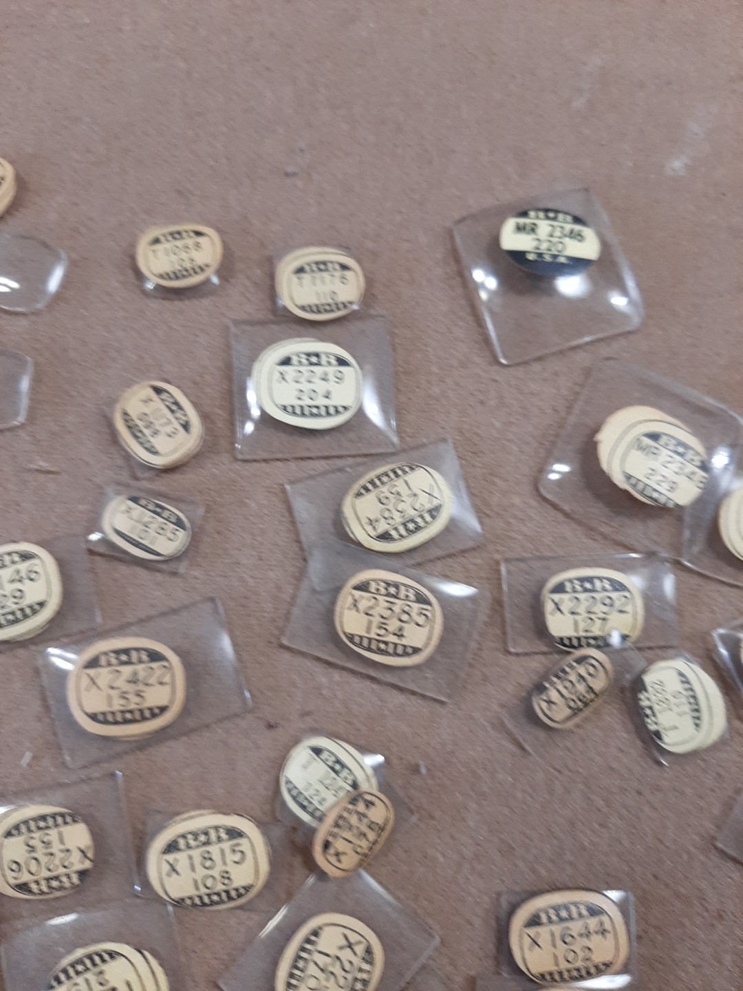 LOT OF 60 PLUS B B GLASS WATCH CRYSTALS WATCHMAKER REPAIR PLUS BOXES