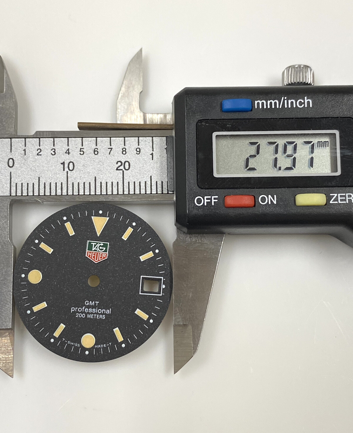 Original Tag Heuer 1500 Series GMT Professional 200m 159.306 Black 28mm Dial