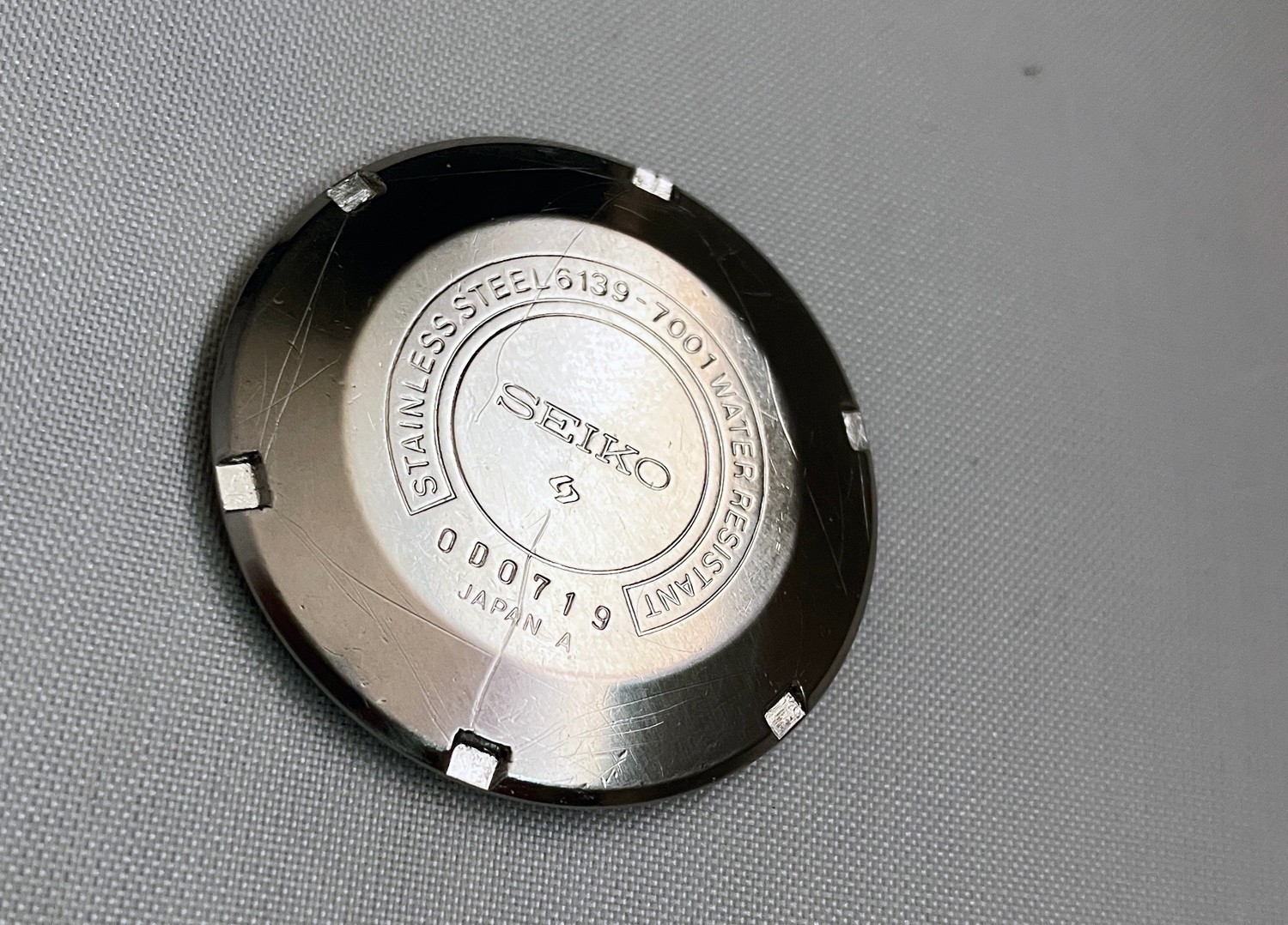 Seiko 6139-7001 WATER RESISTANT Screw-on Case Back 1970/D