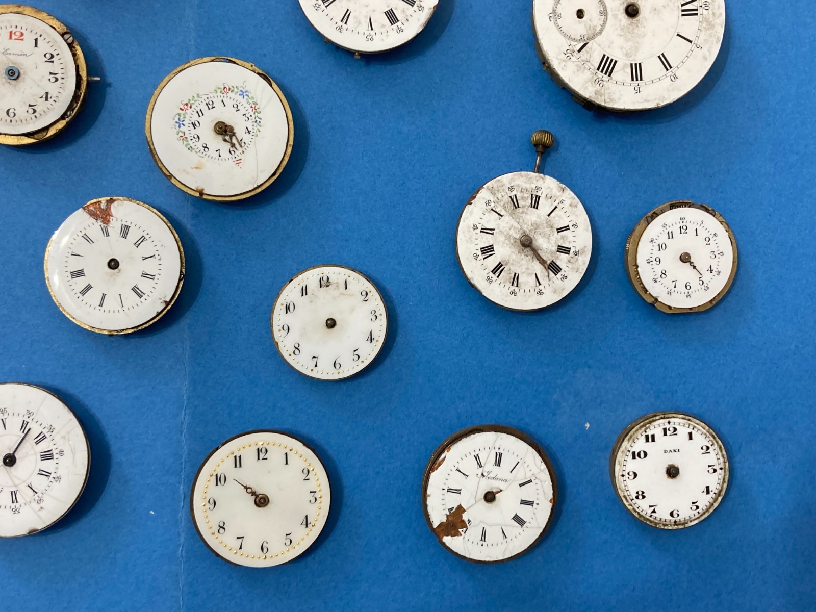 LOT OF NO.44 OLD VARIOUS POCKET WATCHES FOR POCKET WATCH TO RESTORE PARTS.
