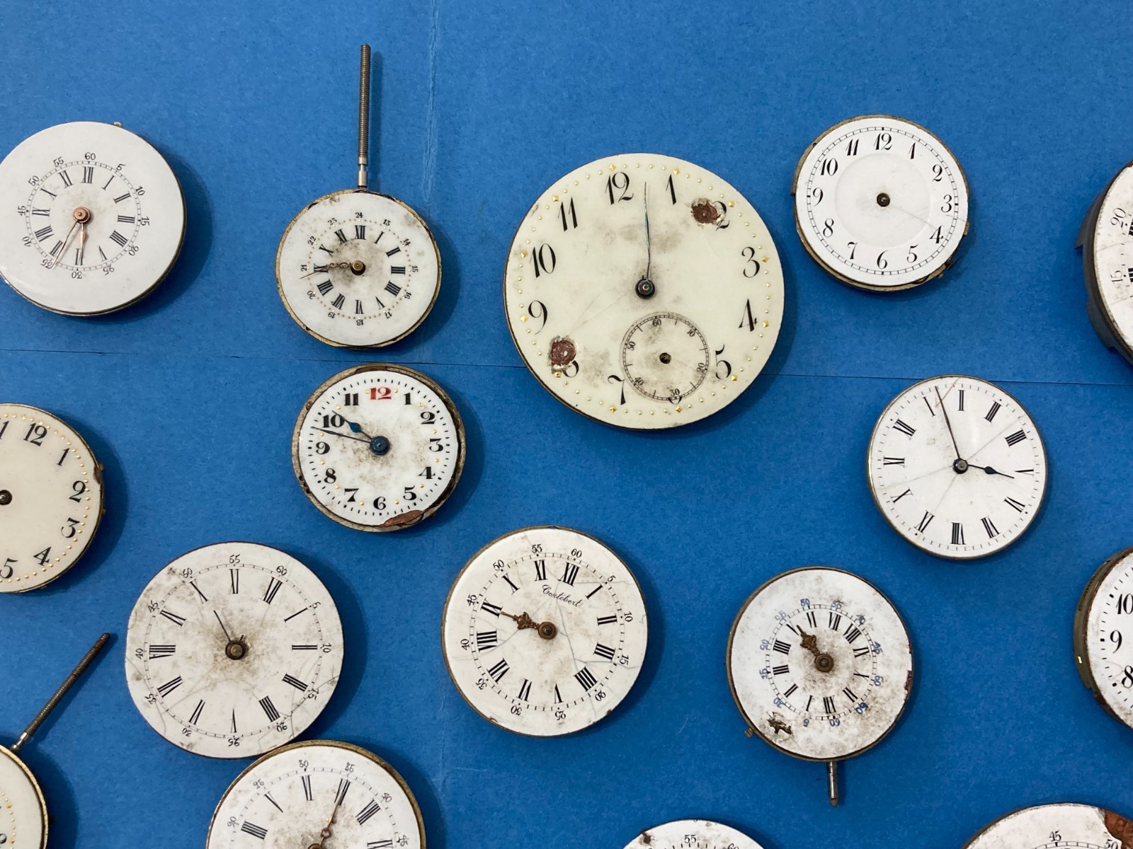 LOT OF NO.44 OLD VARIOUS POCKET WATCHES FOR POCKET WATCH TO RESTORE PARTS.