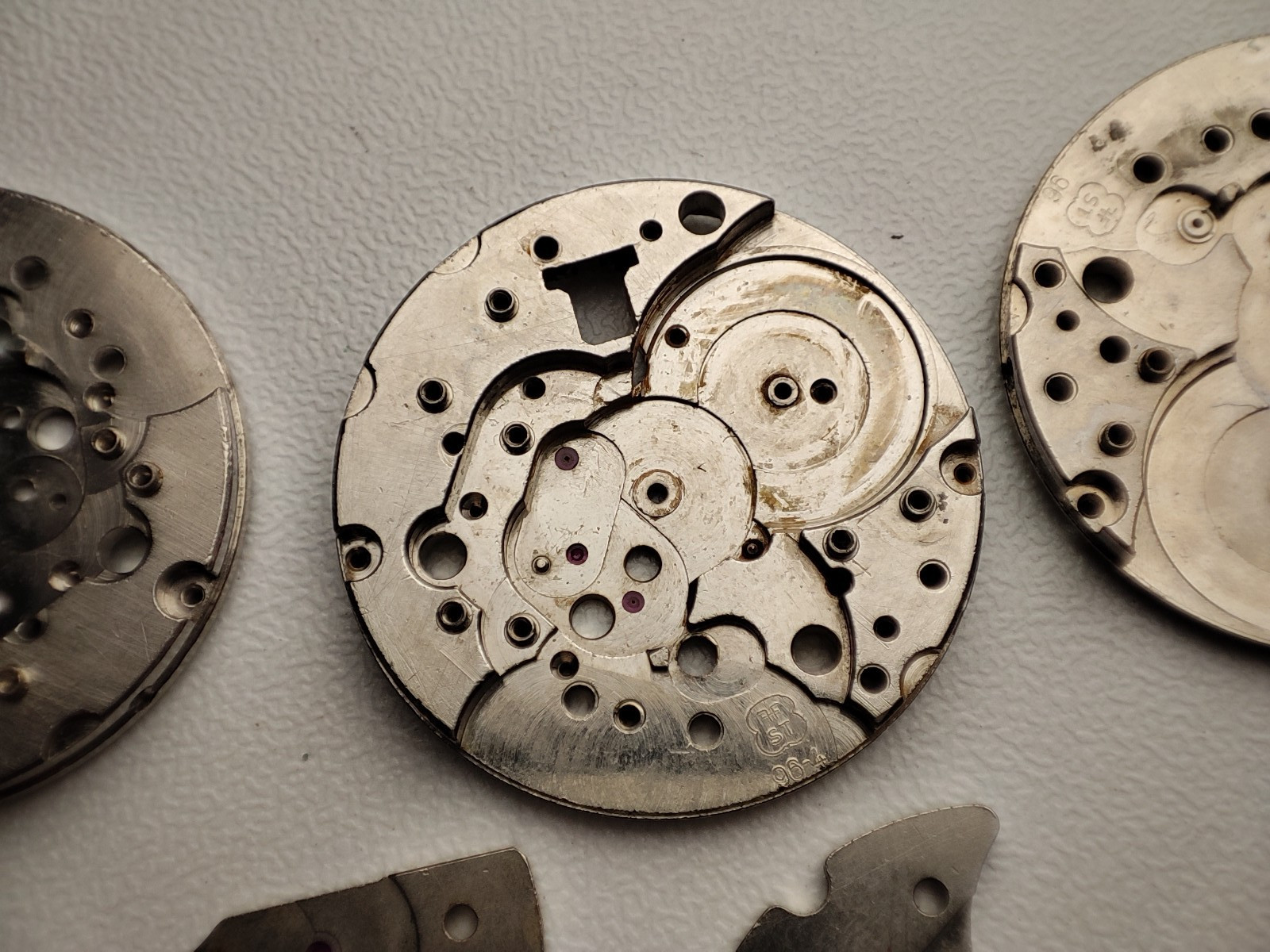 fhf st 96-4 st 96 Watch platinum For parts Gear Train Bridge Barrel bridge lot