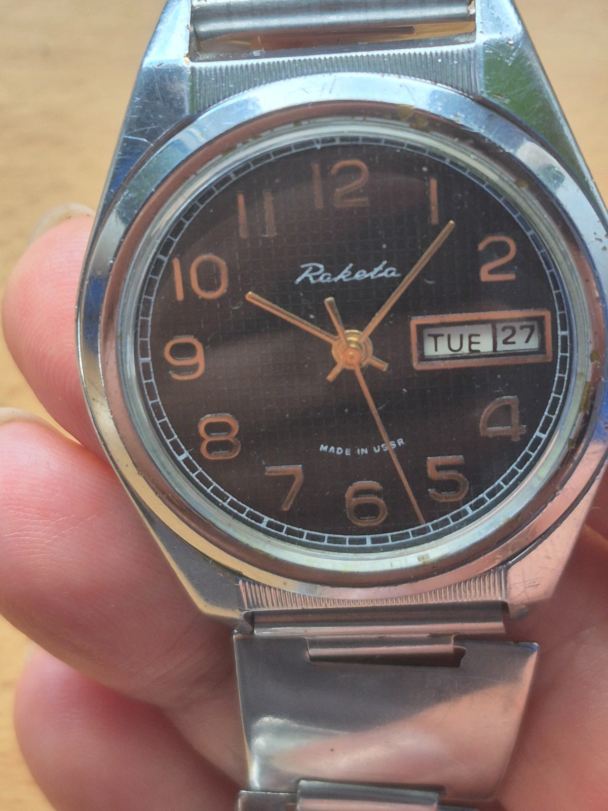 VINTAGE SOVIET LARGE WATCH RAKETA 2628.X WITH BLACK DIAL AND CALENDAR 1975-1985