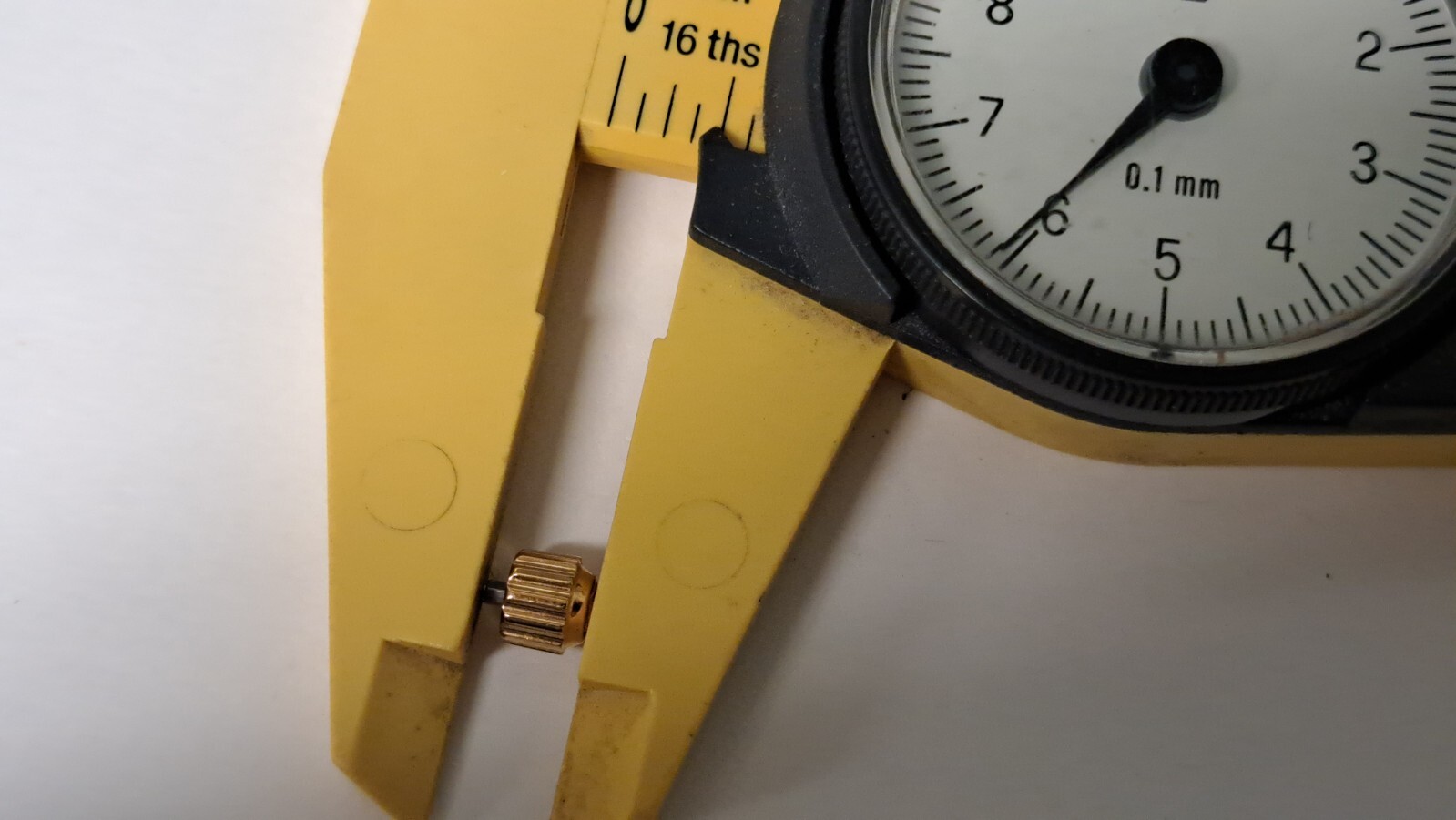 Genuine Tag Heuer crown yellow CAV-5827Y, 5.2mm diameter head, open/NEW NO NEED