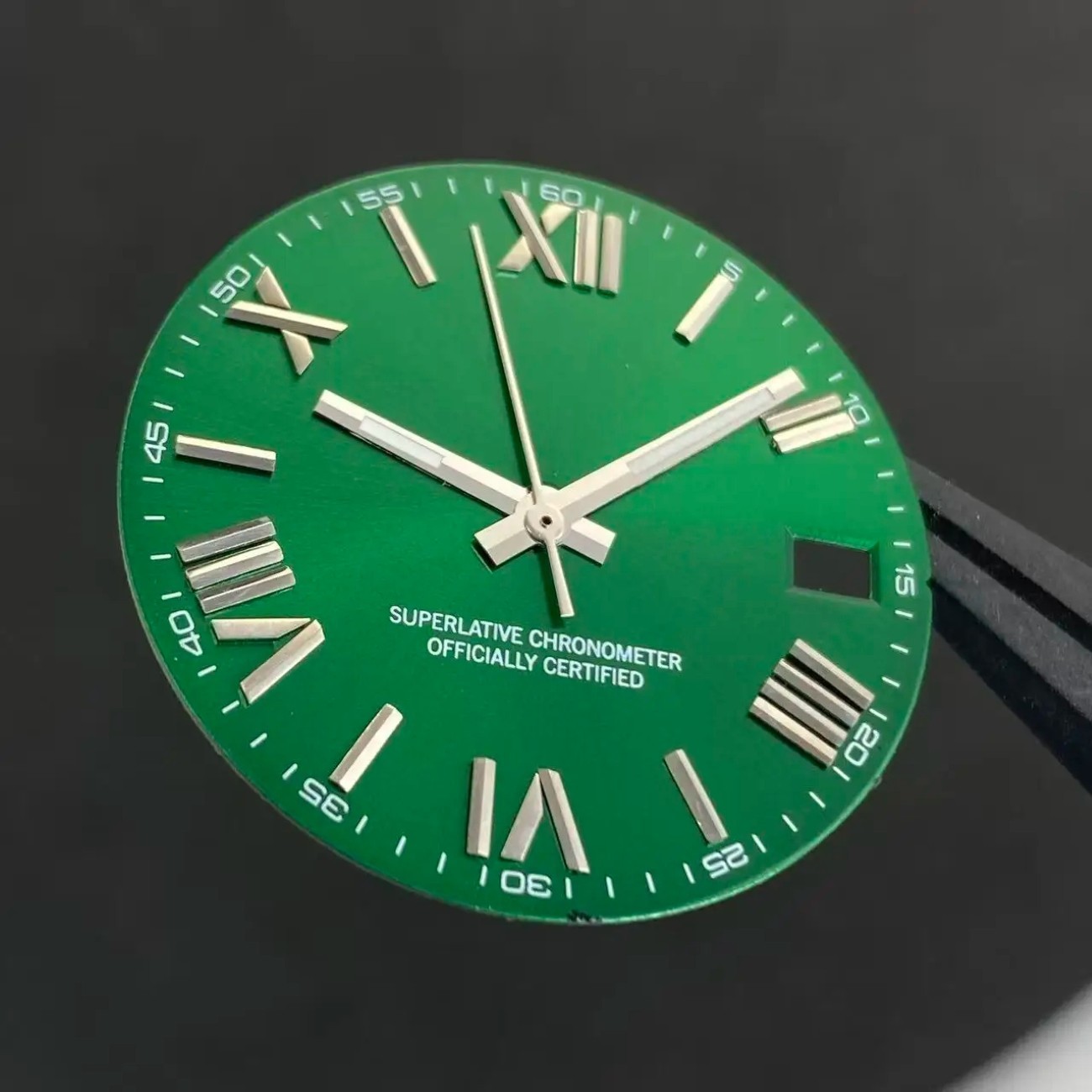 28.5mm Watch Dial Hands Green Lumin Single Calendar For NH35 36 38 4R Movements