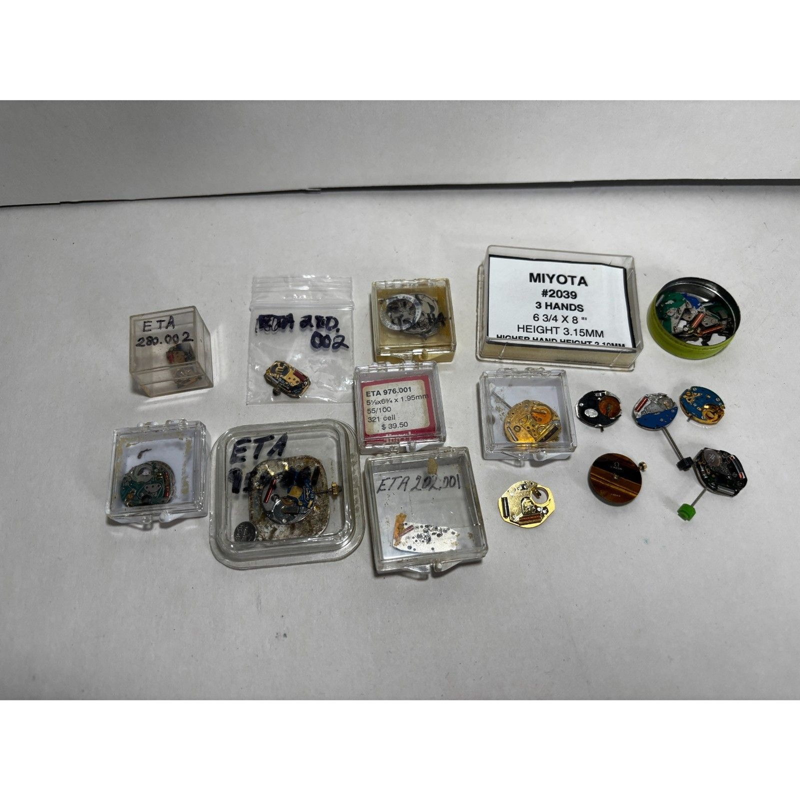 Lot of ETA, Ebauche, Omega, Miyota quartz watch movements, for parts/repair