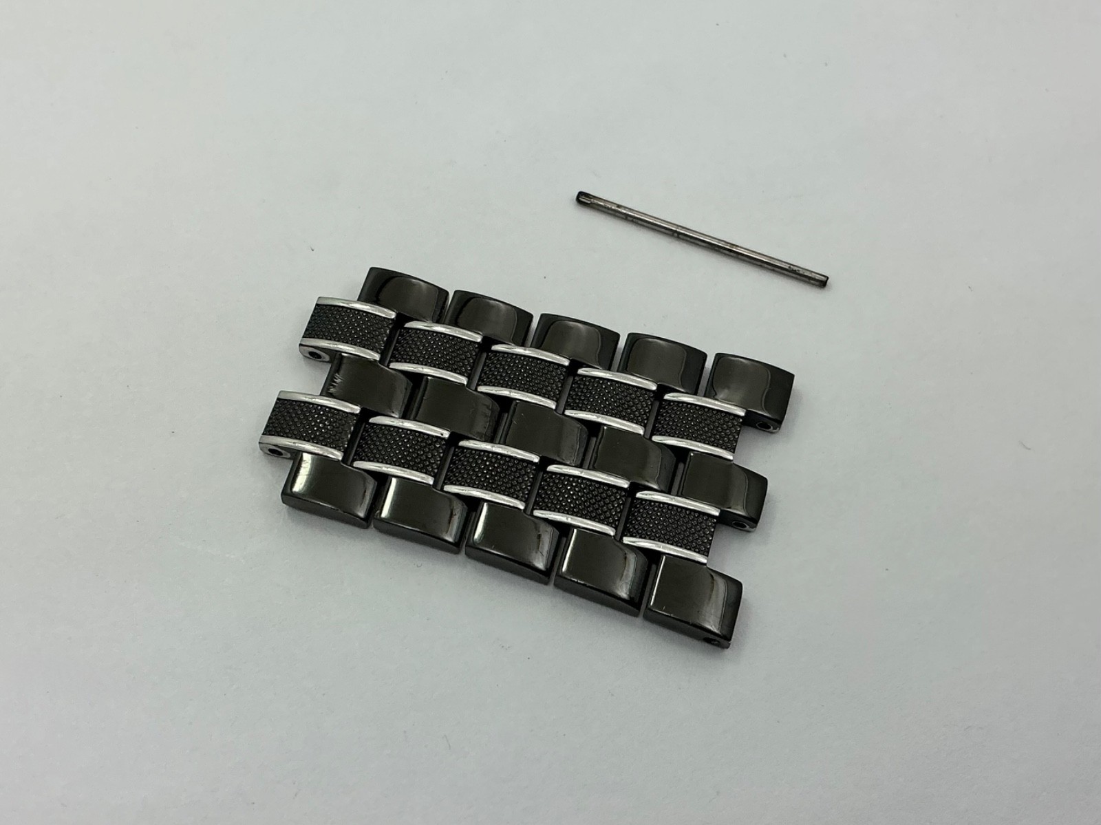 Bulova Model 98D111 Caseback C9331138 CONTINUOUS Partial Band Black Tone