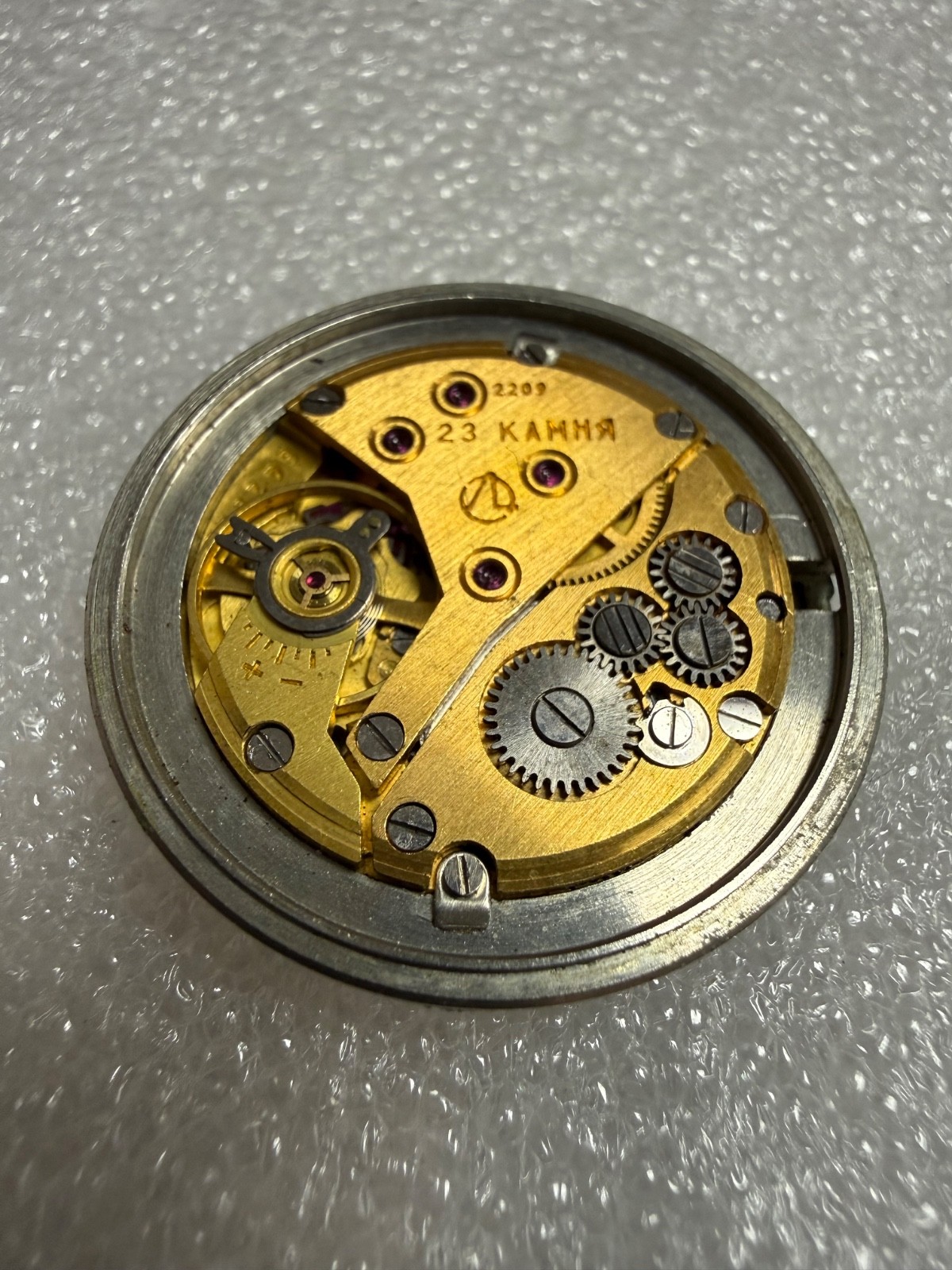 USSR LUCH movement 2209 caliber Gold Plated watch mechanism. FOR PARTS .