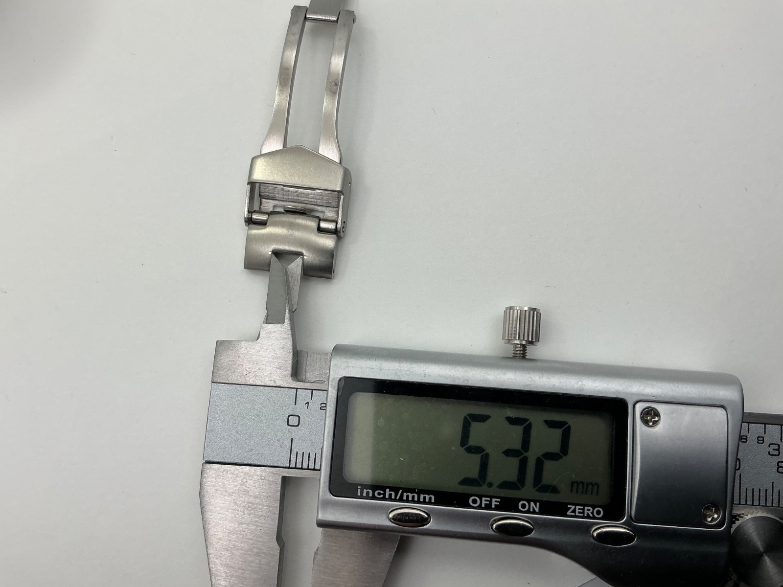 VICTORINOX CHRONO-RACER V7-25X stainless steel clasp