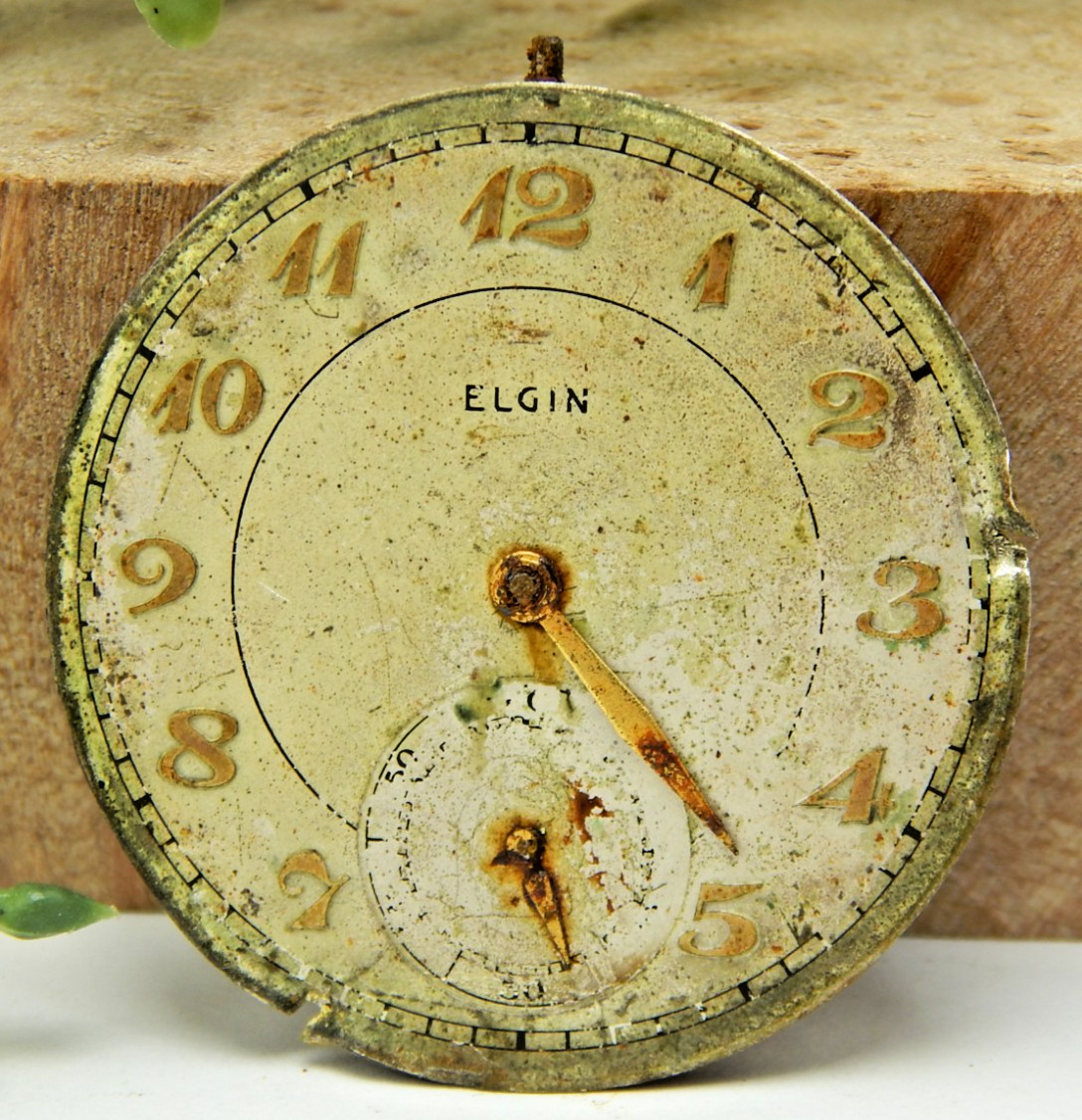 Vintage 1942 Elgin 546 10s 15 jewel adjusted open face pocket watch movement