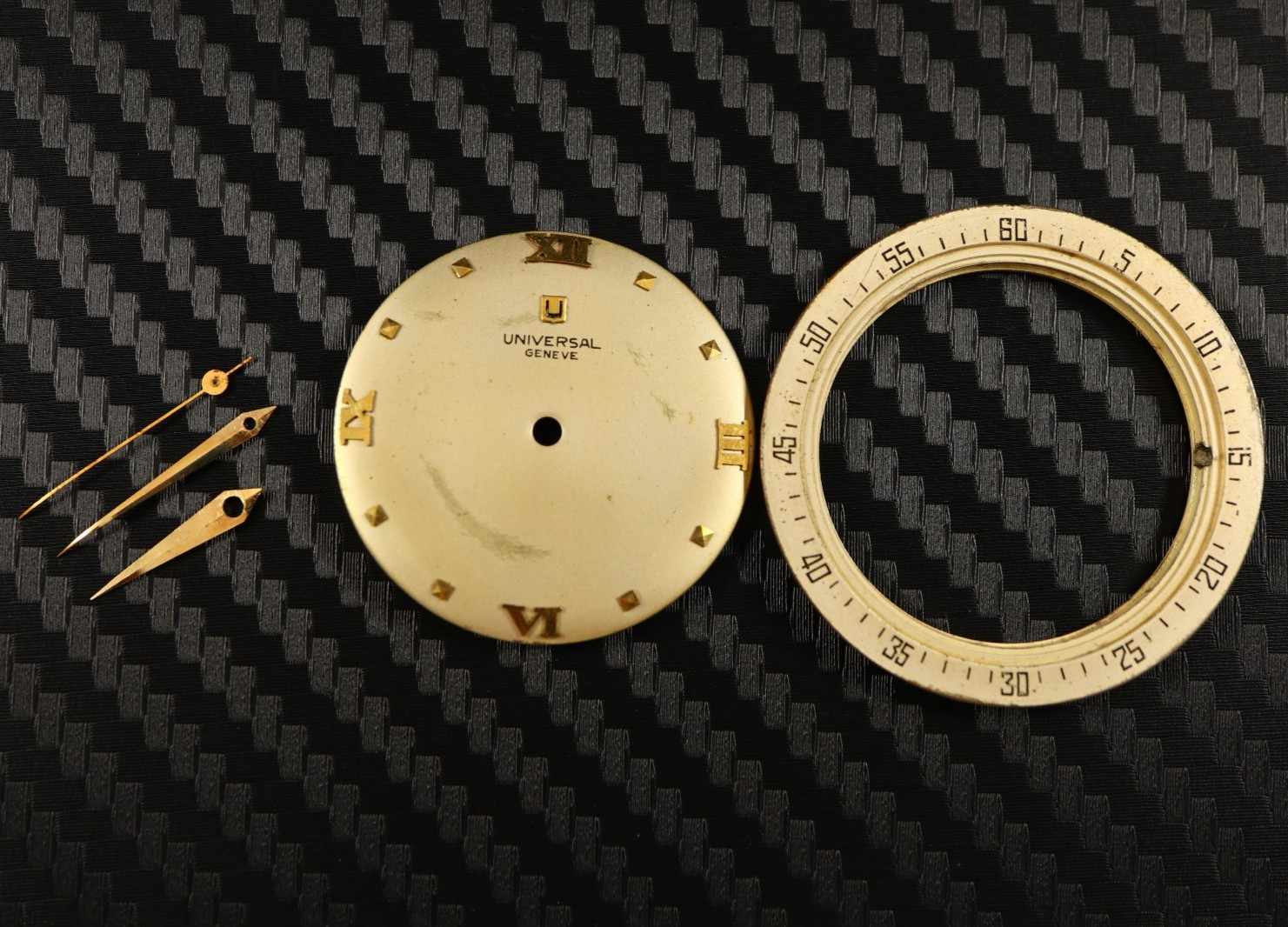UNIVERSAL GENEVE 332 Cream Dial & Hands Swiss Made 30.2MM
