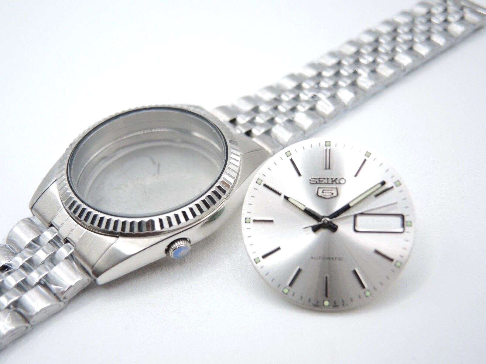 NEW STAINLESS CASE KIT FLUTED BEZEL, SILVER DIAL & BRACELET AUTOMATIC 7S26-3119