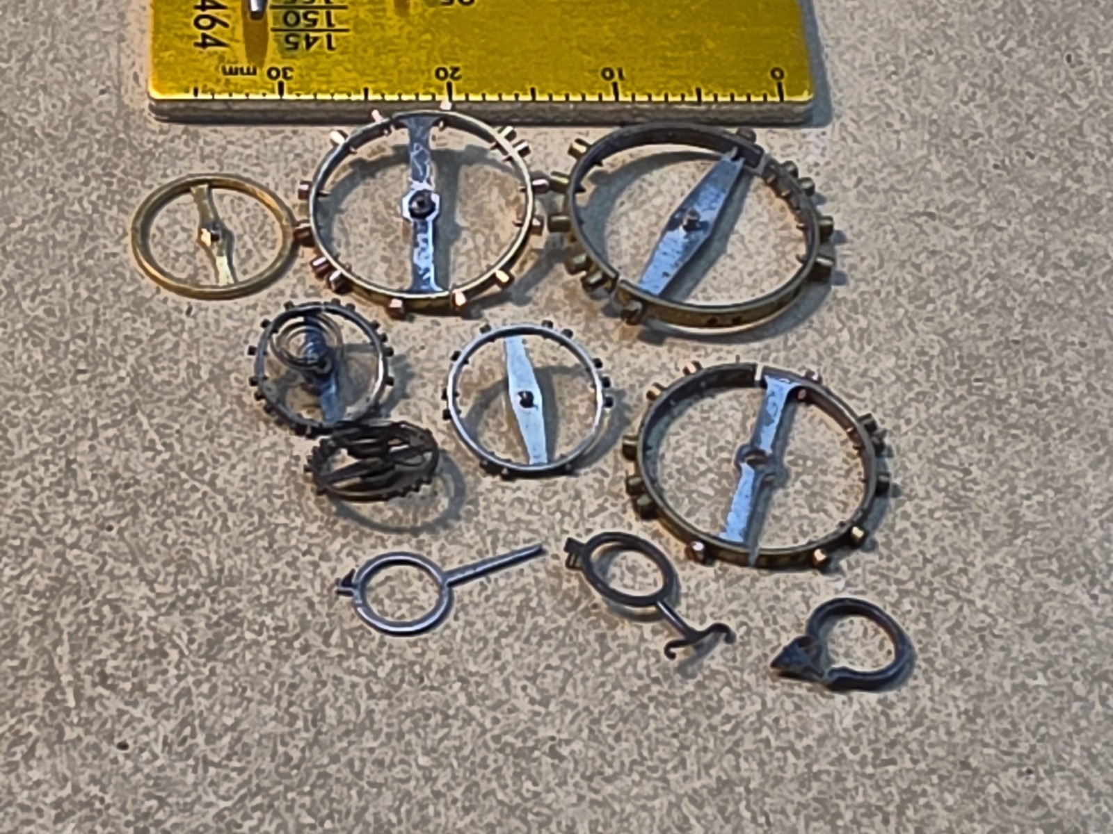 Lot Of Mixed American Pocket Watch & Bracelet Watch Balance Wheels Parts Spares
