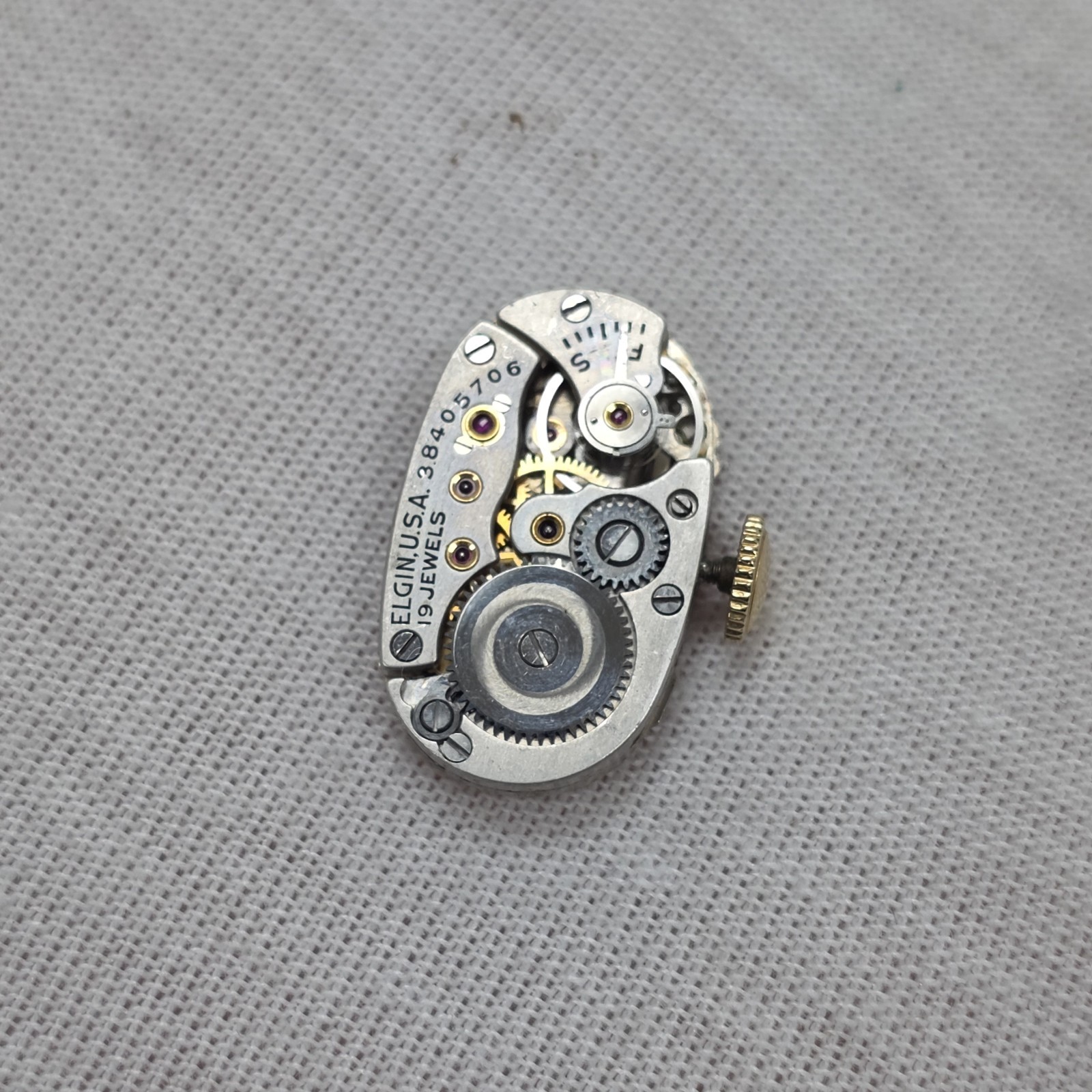 Vintage 1940 Lady Elgin 535 19 J 4 adjustment 21/0s Ladies wrist watch movement
