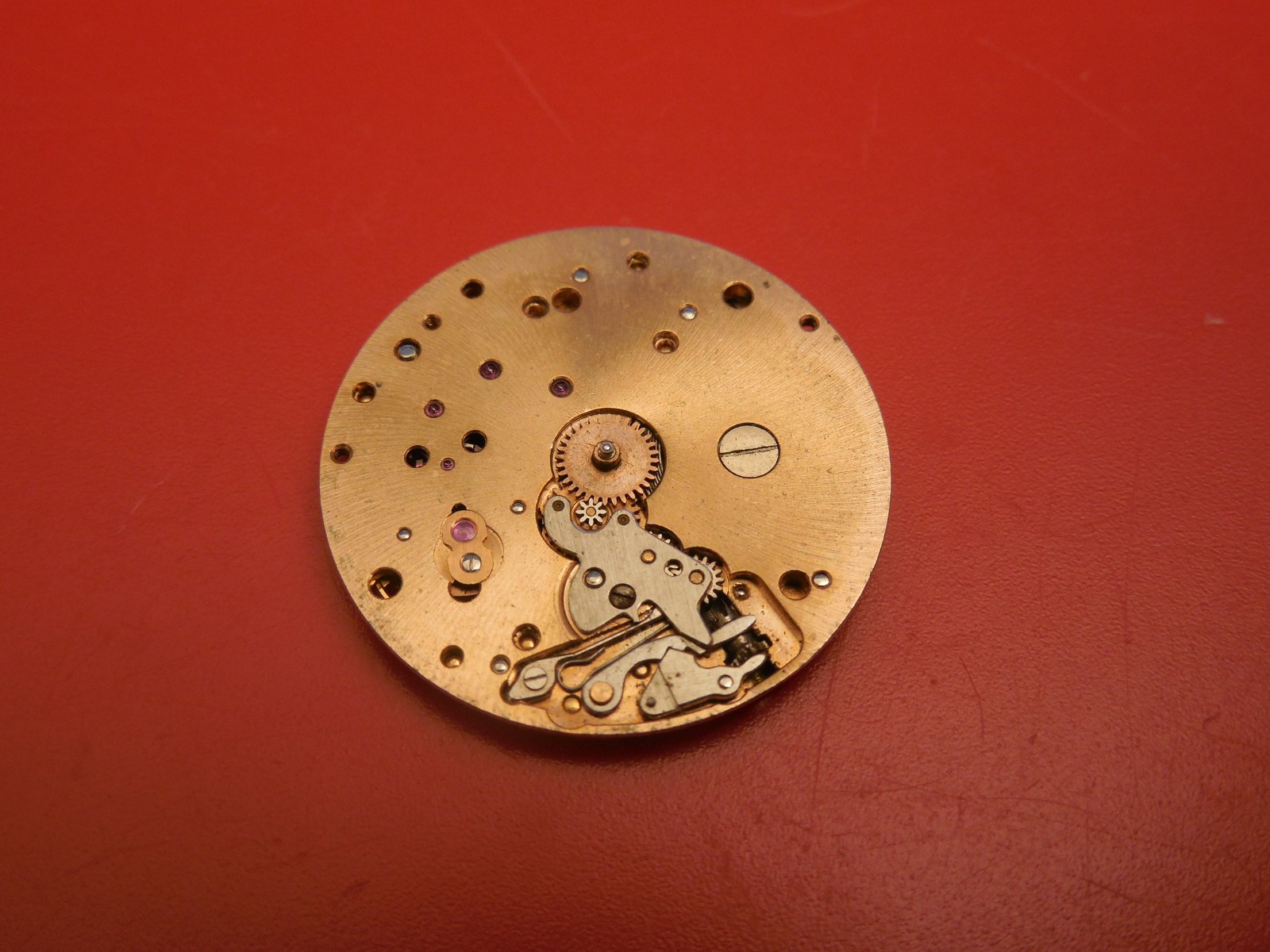 NOT WORKING GENUINE OMEGA 700 17 JEWEL MECHANICAL HAND WIND MOVEMENT PIQUET 21