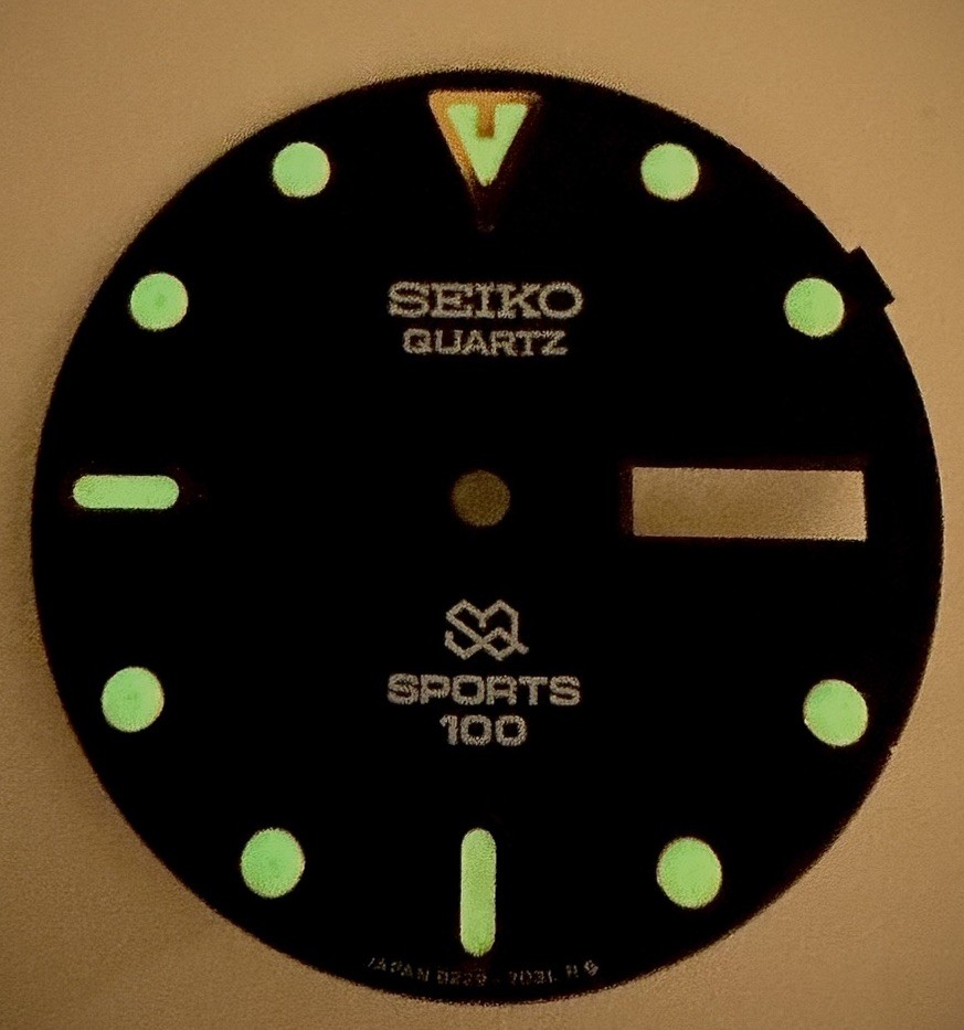 NOS Vintage Seiko Quartz Diver’s 8229-703L Sports 100m Navy Blue Luminous Dial