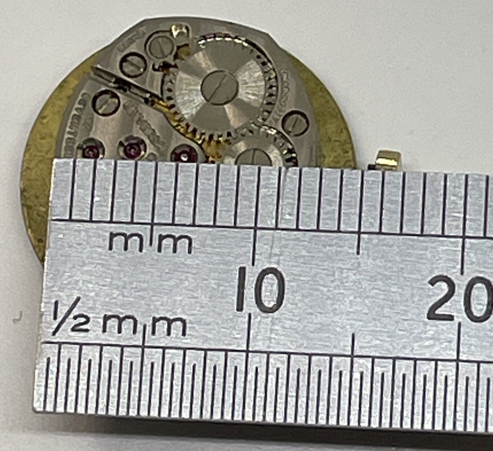 UNIVERSAL GENEVE MOVEMENT 17 Jewels Swiss Runs