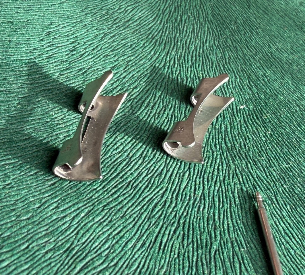 2 ea Genuine Rolex 501B endlinks with springbars