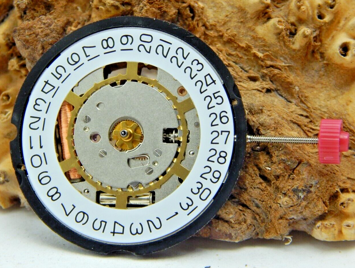 New Old Stock Ronda 715 H3 quartz men’s wrist watch movement with date and stem