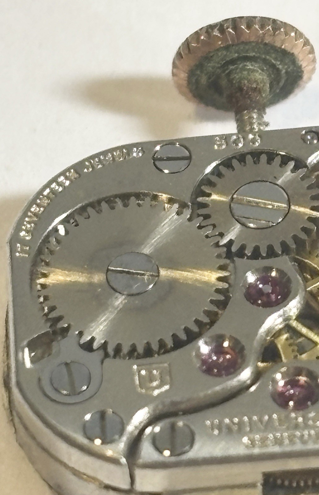 Vintage Women’s Universal Geneve 17J Cal 500 Wristwatch Movement 16mm Bal Moves