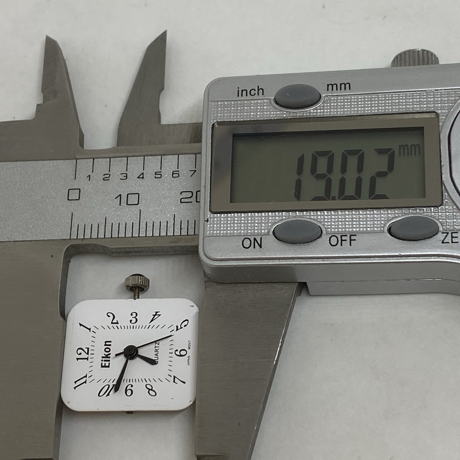 S.Epson Y121E Quartz Movement 3 Hands w/ Dial Stem Crown Running Eikon