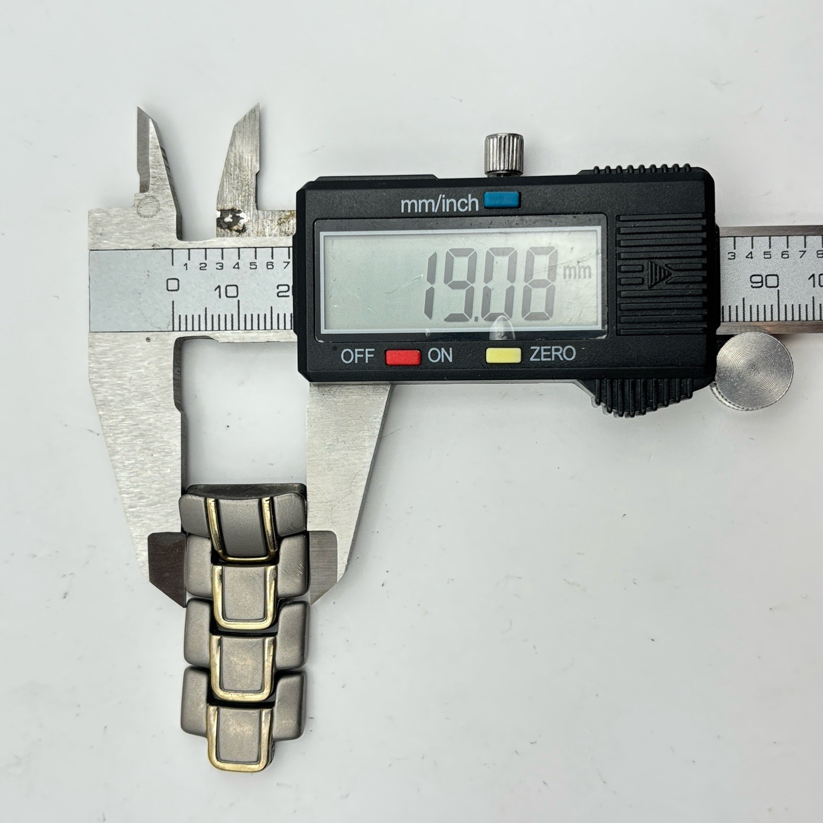 Citizen Eco Drive 7875-H04945 Titanium Watch Partial Band #8.35