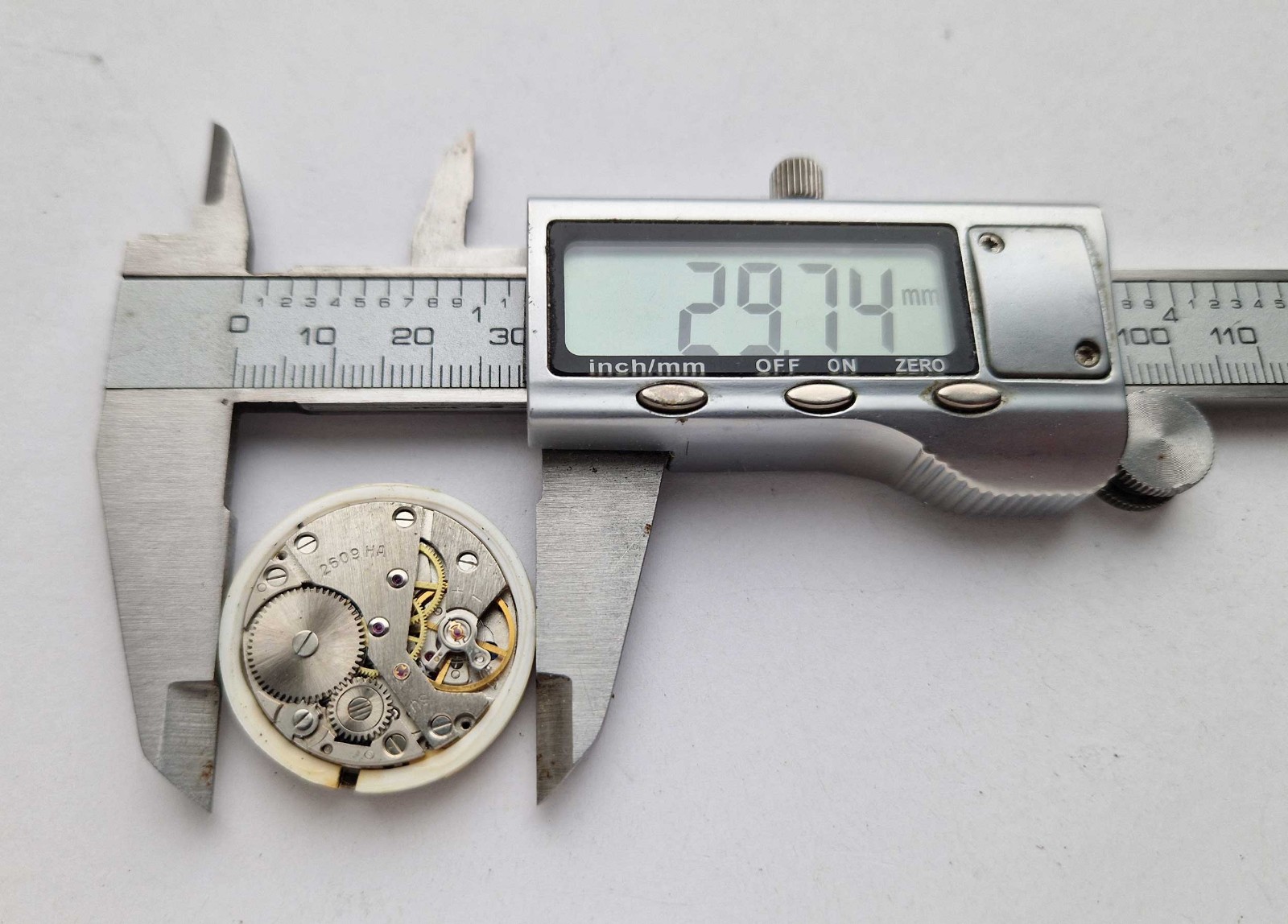 RAKETA Wrist Watch Movement. 19 Jewels. Cal 2609.NP PARTS REPAIR