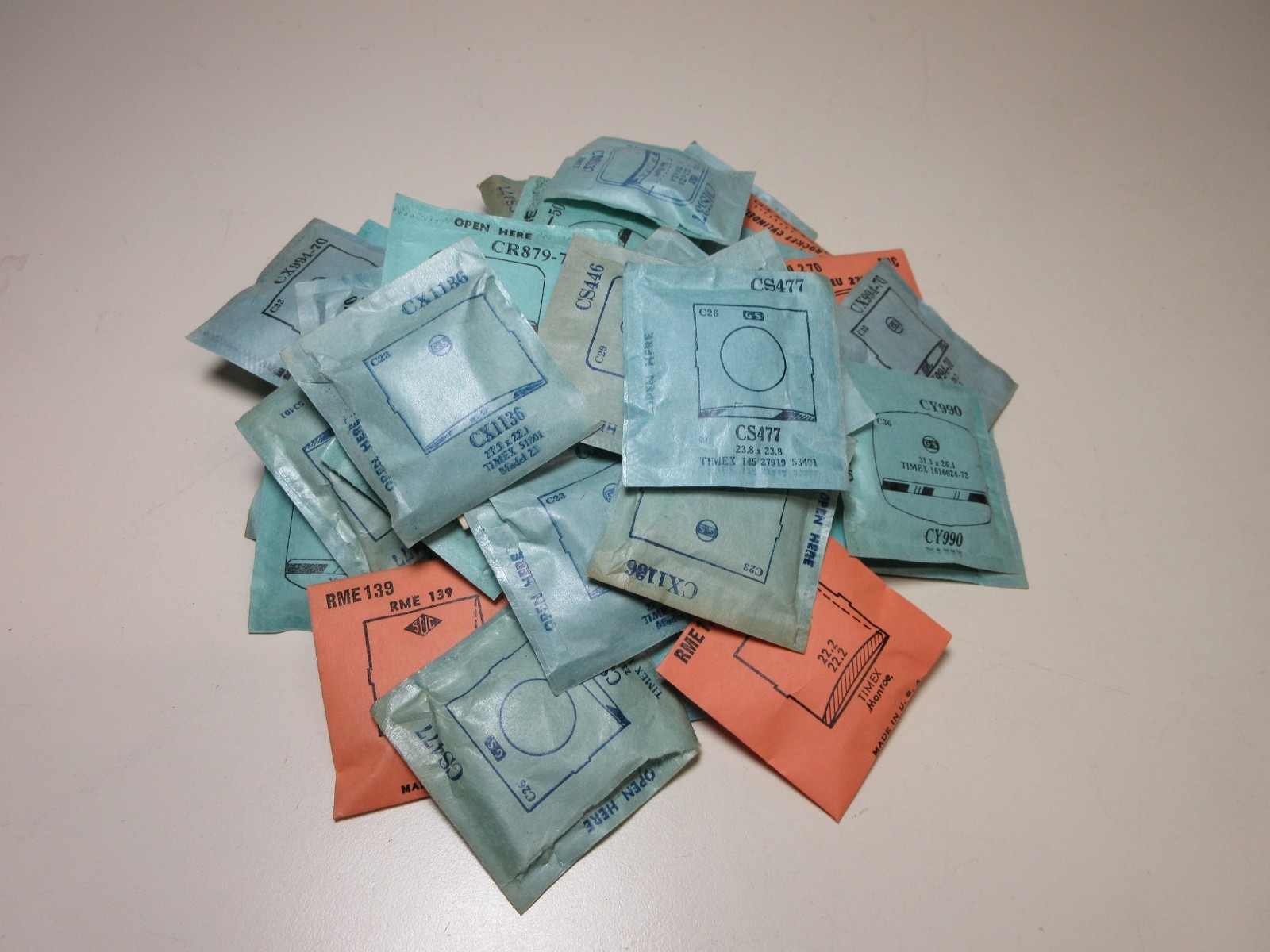 LOT OF GS SUC WATCH CRYSTALS FOR TIMEX NEW OLD STOCK FLEXO WATCHMAKER #209
