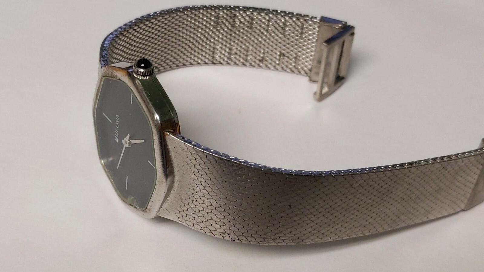 Bulova watch P7000 Peseux movement. hand wind. RUNS. 17 jewels Swiss made with B