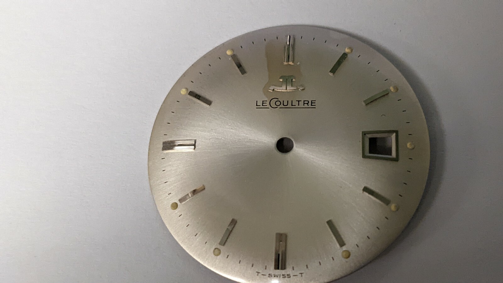 Jaeger Lecoultre K866 DIAL, DATE, pre-owned genuine Silvery/Gold color. Discolor