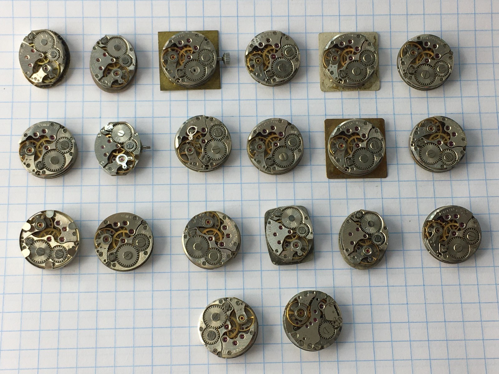 Lot of 20 Vintage Chaika (USSR) women’s wristwatch movements for parts