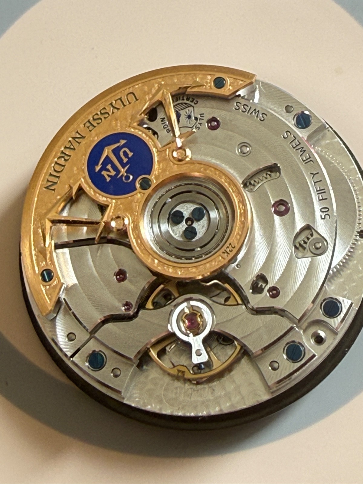 Ulysse Nardin caliber UN-118 Automatic 50 jewels 22k rotor working power reserve